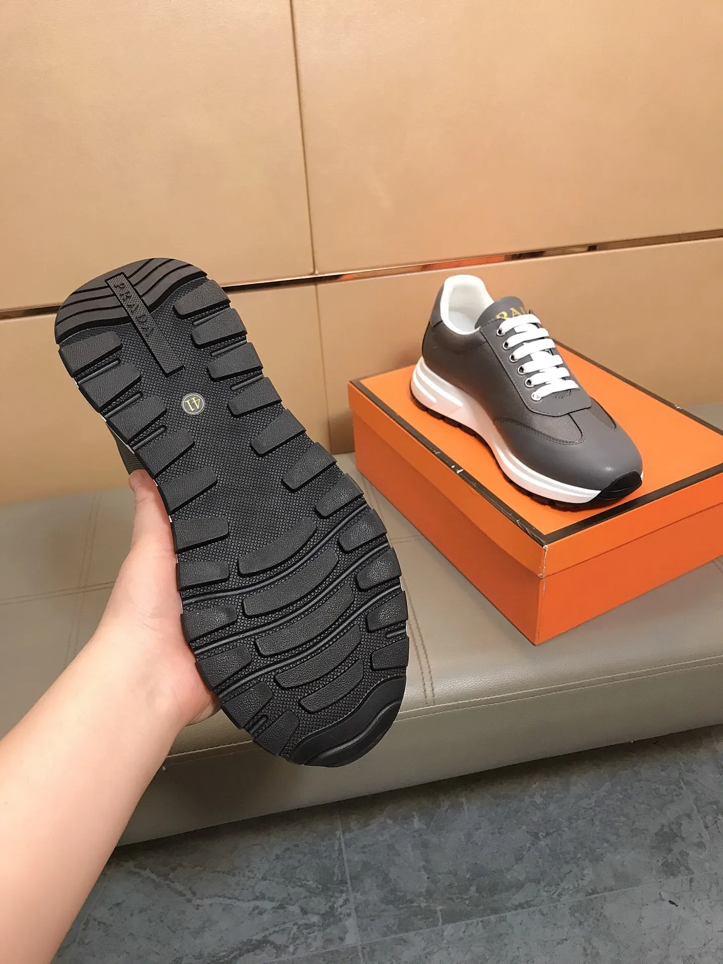 Ex-factory price 400 💎💎🆕Prada's latest casual and fashionable men's shoes👟hot style💥simple and elegant style, exclusive for trendy men. Unique latest brand elements👑, fashionable and generous, imported cowhide leather splicing breathable fabrics, comfortable lining + sheepskin feet, super comfortable and wear-resistant outsole, classic model taken in kind, code number: 38-44